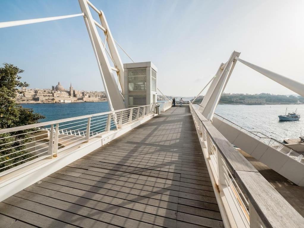 Luxurious Apt With Ocean Views And Pool In Tigne Point Sliema Exterior foto
